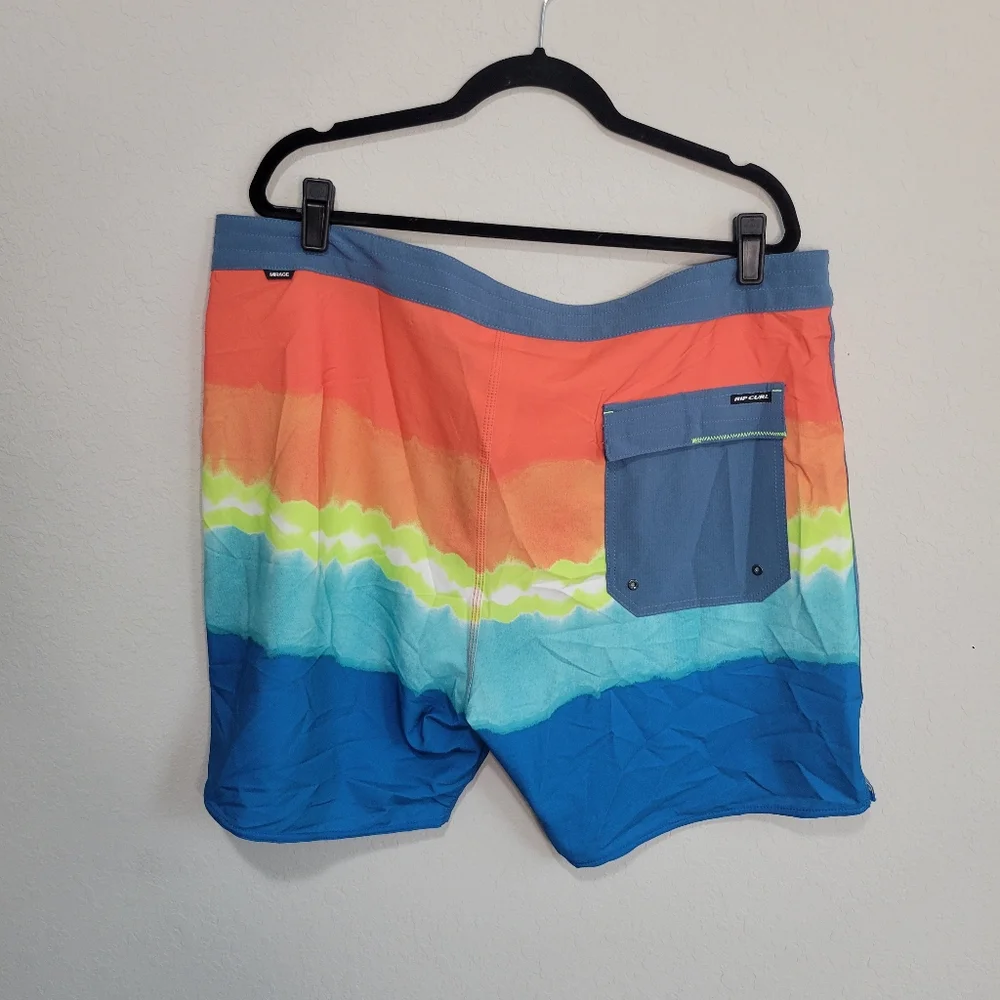 Rip Curl enjoy waves